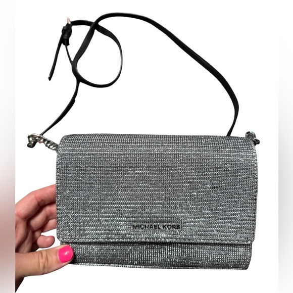 Michael Kors medium crossbody/clutch - Picture 1 of 17